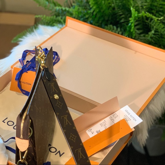 Check out my avail listing in my closet - Picture 13 of 13